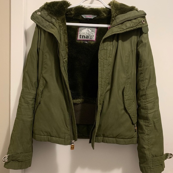 Aritzia // TNA Short Winter Parka - Picture 2 of 4